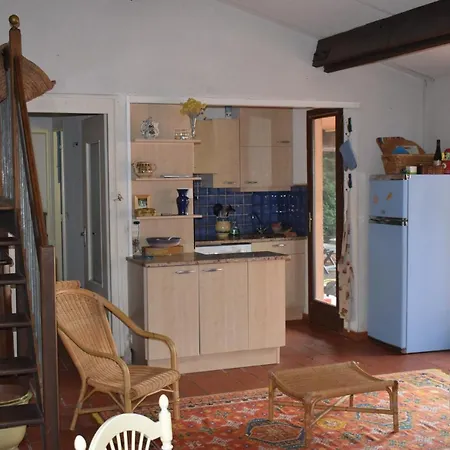 Petit Mas Au Paradis Avec Piscine Pour 6 Personnes Holiday home