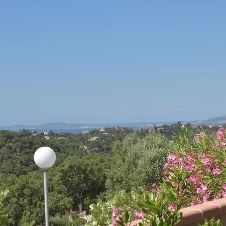 Holiday home Petit Mas Au Paradis Avec Piscine Pour 6 Personnes La Londe-les-Maures