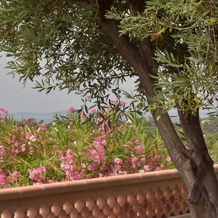 Petit Mas Au Paradis Avec Piscine Pour 6 Personnes