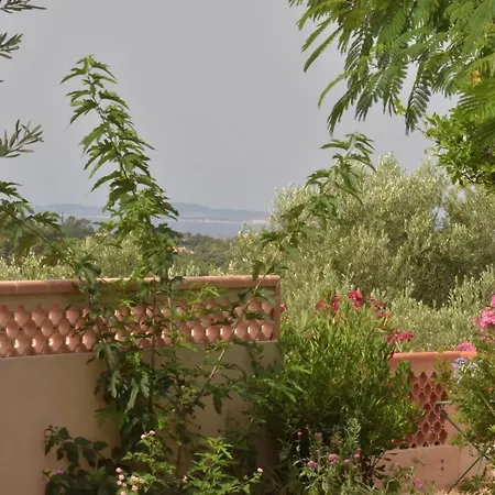 Petit Mas Au Paradis Avec Piscine Pour 6 Personnes Holiday home