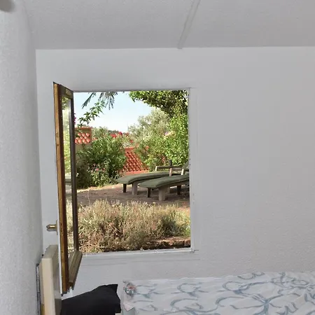 Petit Mas Au Paradis Avec Piscine Pour 6 Personnes